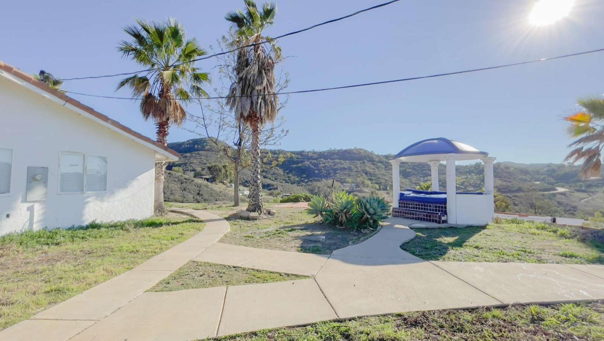 Private Home On 10 Acres - Heated Salt Pool & Jacuzzi, Mountain & City Views, Horseshoes, Basketball, Bbq, Golf Putting, Foosball, Croquet, Bose Stereo, White Cotton Bedding - Hilltop Hacienda, Pool Heat Optional Jamul Экстерьер фото