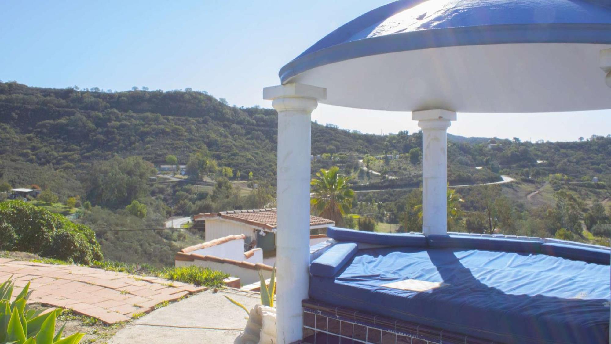 Private Home On 10 Acres - Heated Salt Pool & Jacuzzi, Mountain & City Views, Horseshoes, Basketball, Bbq, Golf Putting, Foosball, Croquet, Bose Stereo, White Cotton Bedding - Hilltop Hacienda, Pool Heat Optional Jamul Экстерьер фото
