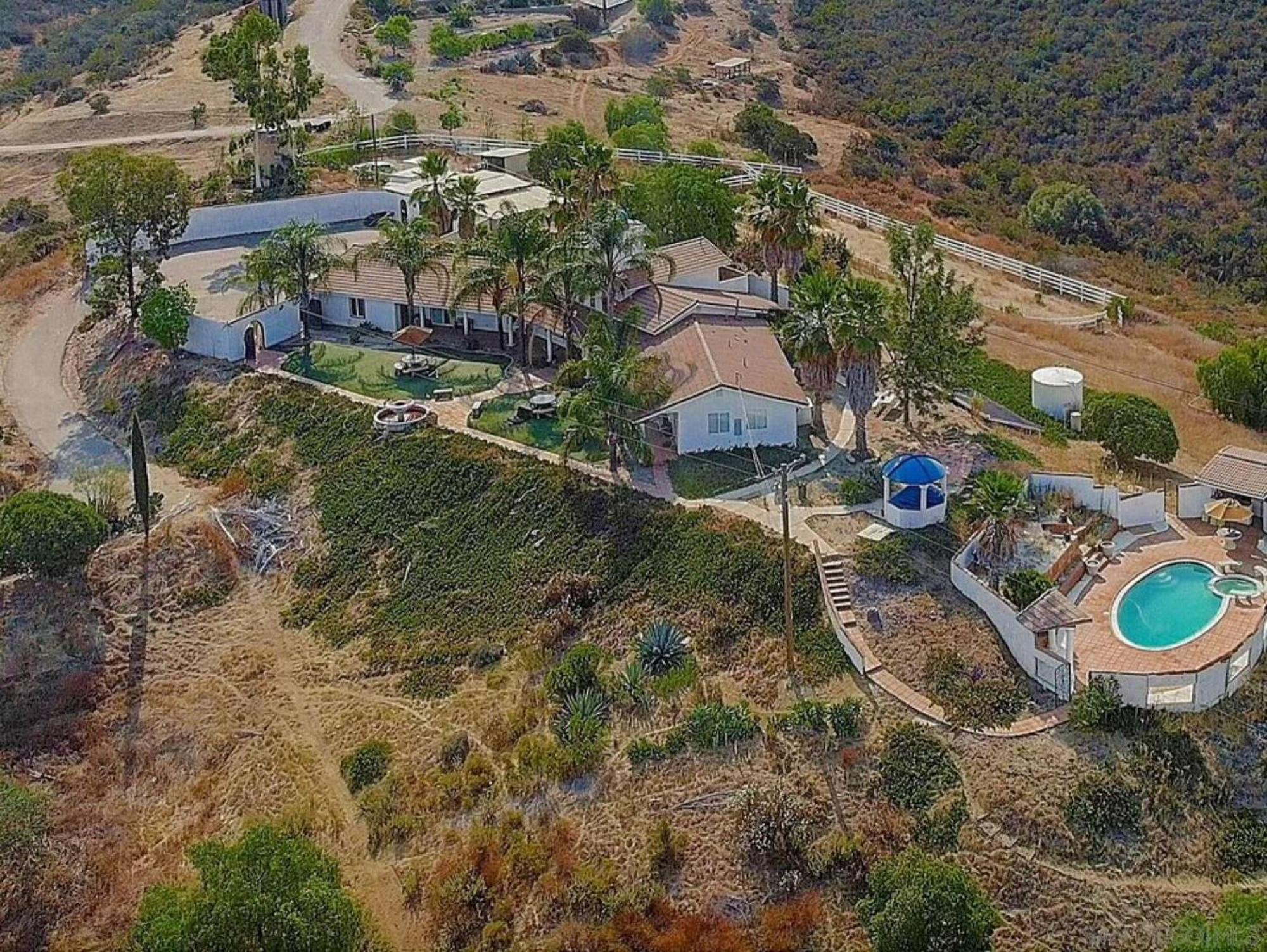 Private Home On 10 Acres - Heated Salt Pool & Jacuzzi, Mountain & City Views, Horseshoes, Basketball, Bbq, Golf Putting, Foosball, Croquet, Bose Stereo, White Cotton Bedding - Hilltop Hacienda, Pool Heat Optional Jamul Экстерьер фото