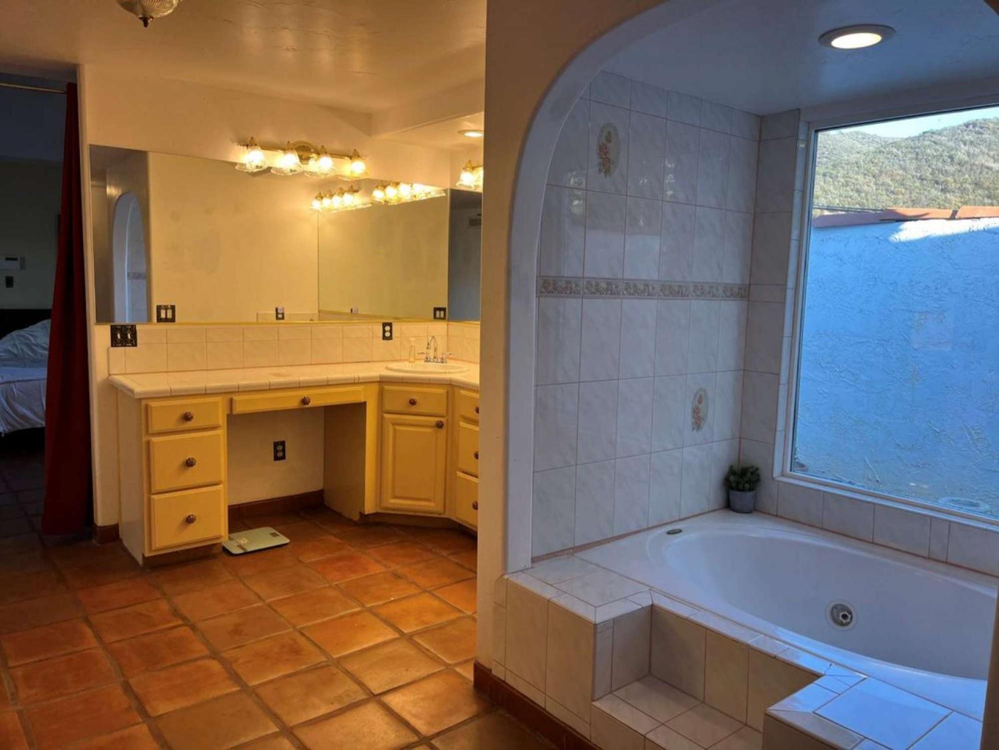 Private Home On 10 Acres - Heated Salt Pool & Jacuzzi, Mountain & City Views, Horseshoes, Basketball, Bbq, Golf Putting, Foosball, Croquet, Bose Stereo, White Cotton Bedding - Hilltop Hacienda, Pool Heat Optional Jamul Экстерьер фото