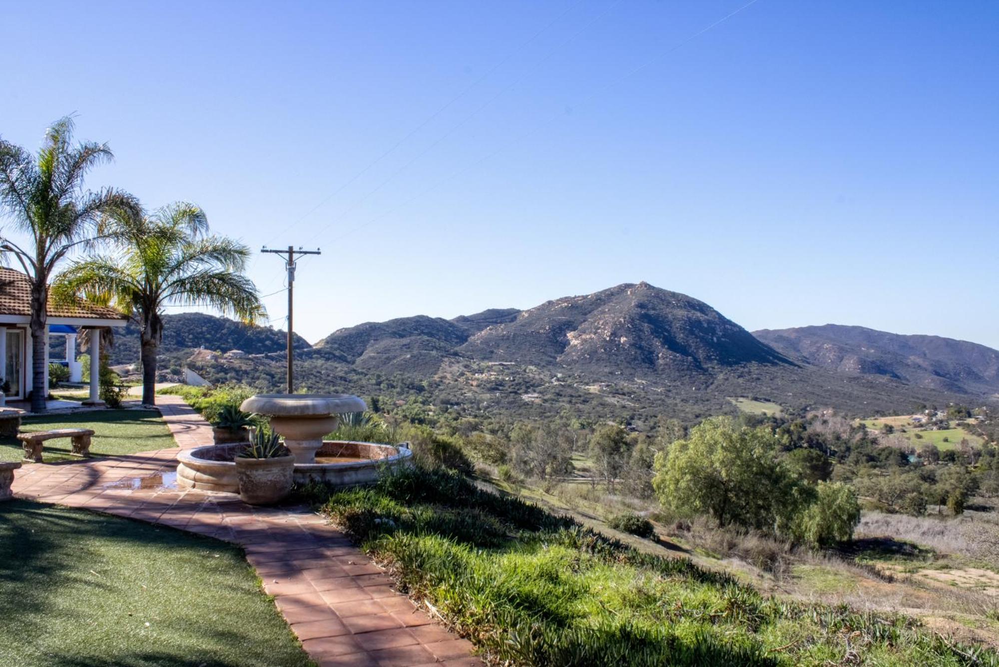 Private Home On 10 Acres - Heated Salt Pool & Jacuzzi, Mountain & City Views, Horseshoes, Basketball, Bbq, Golf Putting, Foosball, Croquet, Bose Stereo, White Cotton Bedding - Hilltop Hacienda, Pool Heat Optional Jamul Экстерьер фото