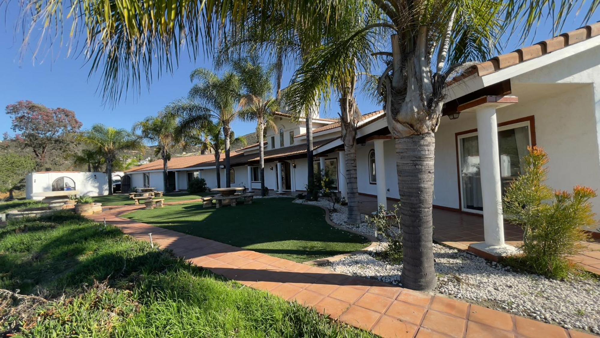 Private Home On 10 Acres - Heated Salt Pool & Jacuzzi, Mountain & City Views, Horseshoes, Basketball, Bbq, Golf Putting, Foosball, Croquet, Bose Stereo, White Cotton Bedding - Hilltop Hacienda, Pool Heat Optional Jamul Экстерьер фото